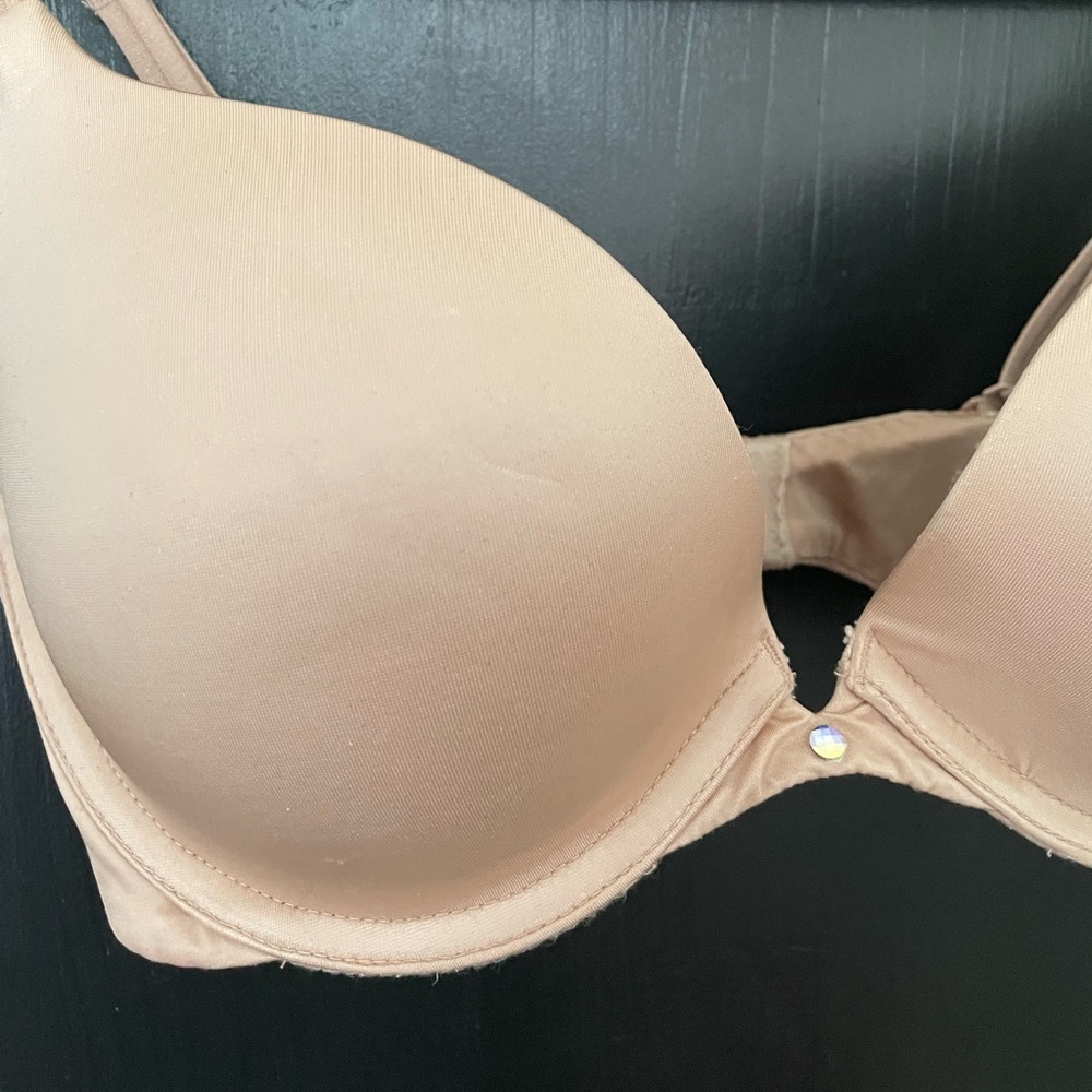 Victoria’s Secret Very Sexy Push-Up, Nude Bra, 32D - Picture 2 of 4
